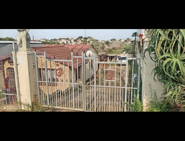 2 BEDROOM HOUSE FOR SALE IN TRENANCE MANOR